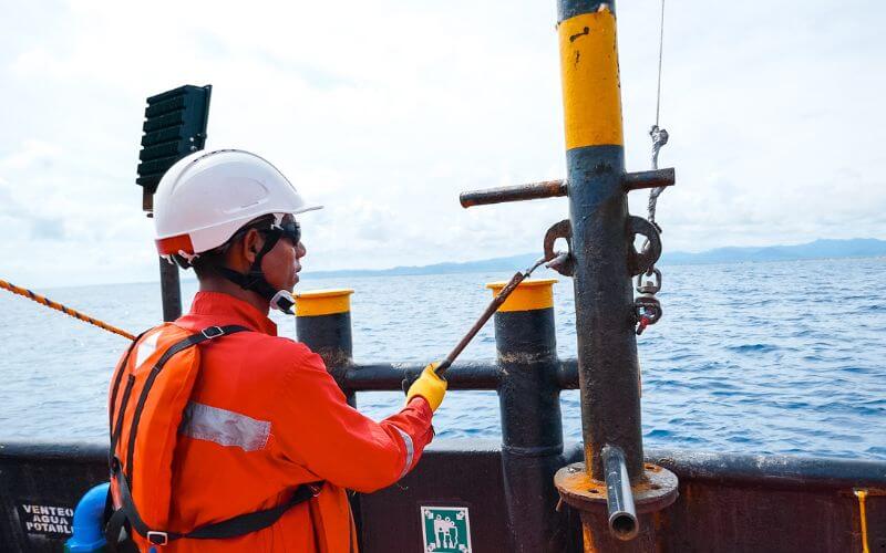 Minor ship repair service - Link Pic Minor ship repair and maintenance services by Nirman Lanka - Hambantota International Port, Sri Lanka.