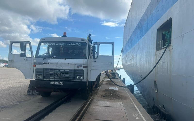 Sludge and Garbage Operations - Link Pic Sludge oil and garbage cleaning of ships